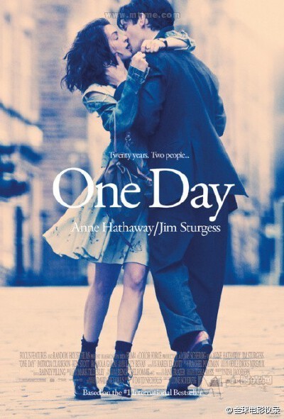  安妮海瑟薇《One Day》：毕业这天遇见爱，却不得不在明天开始与这份真情分离。从此他们约定每一年在同一天见面。谈各自的生活际遇和渐行渐远的梦想。20年每年只一面。最深的爱和最不忍的割舍却悄然在两人内心蔓延。…