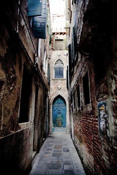venice alley by Rodrigo Pivoto