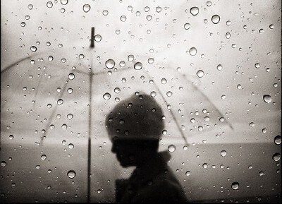 一个人的雨天。
