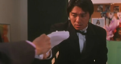 喜剧之王 天仇由主角便会龙套 台词是 哦 啊 你可以走了。。。。然后交出剧本。。。难舍难分。。。。 这个地方 真的没能忍住 其实我看很多所谓感人电影都不流泪的。。。但是这个地方 真的没忍住