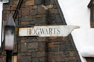 HOGWARTS →