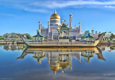 Photograph The Sultan Bolkiah mahligai barge by Vey Telmo on 500px