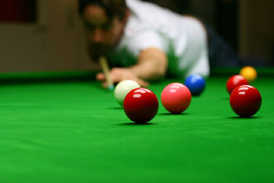 snooker 障碍台球； snooker player 斯诺克球员
