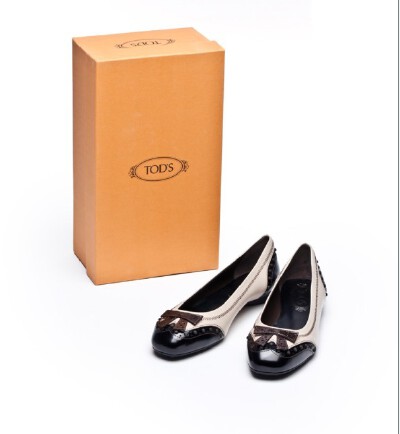 Tod's 个人比较喜欢Tod‘s的平底鞋，看着挺舒服的感觉，样子也简单。