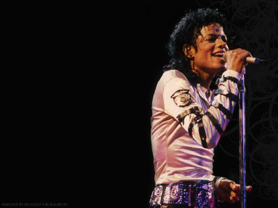 MJ。忘不了那首'you are not alone"的震撼。
