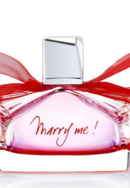 Lanvin Marry Me！淡香水 因为香水名字的美好寓意，Lanvin这款香水一上市就迷倒了所有女人，也变成男人们的求婚之选。2012年春天，这款香水推出了全新版本淡香水，包装也披上了艺术外衣，俏皮可爱。如果你说不…