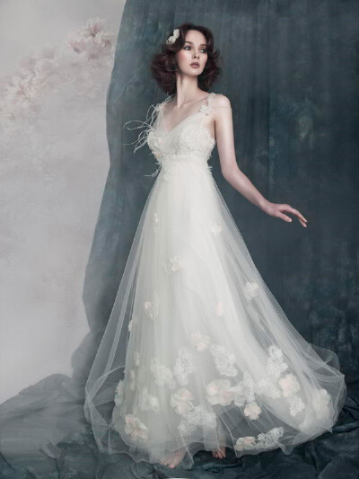 【控首饰】 奢华美丽大方超浪漫纯进口纱梦幻婚纱 http://item.taobao.com/item.htm?id=10091512235&ali_trackid=2:mm_30239950_0_0:1348108580_4k3_781812587&spm=2014.12311649.1.0