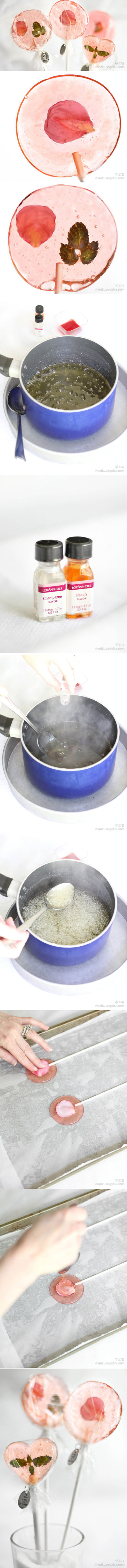婚礼的鲜花不仅仅限于鲜花，或纸花，其实可以做成花瓣棒棒糖，有鲜花的美丽，又有甜蜜的滋味... 而使用香饼，以及桃色的糖果，可以媲美贝利尼鸡尾酒哦。 选择了粉红色的小的玫瑰花瓣，新鲜薄荷，你可以用其他的可食用的花瓣-最好有比较愉快的味道。<br />特别提醒，有些花是无毒的，但并一定美味哦。