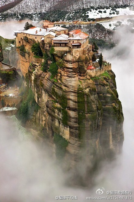 空中之城——希腊的Meteora，希腊最美三个地方之一，一片与世隔绝的人间净土，一处令人惊叹的建筑奇观。