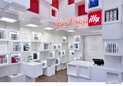 Caterina Tiazzoldi为illy意大利咖啡品牌设计了在米兰的店面，illy（意利）咖啡公司以个别的包装分别销售至旅馆、餐厅、家庭和办公室。illy咖啡在意大利是饭店、餐馆等业界所使用的第一品牌。在圣卡罗广场illy店面拥…
