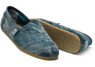 为设计而生——TOMS. 水洗蓝色灯芯绒款