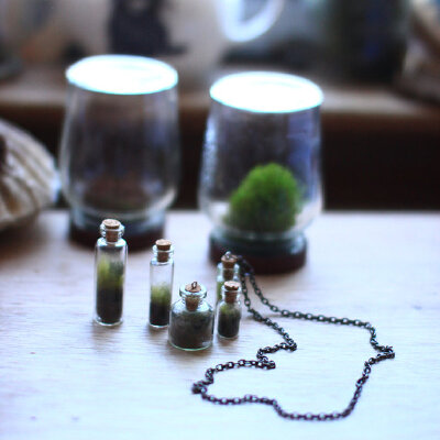 kreuzzz作品-Wooly Moss Terrarium Pendant - Necklace Charm - 25 mm