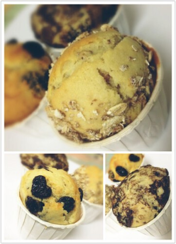 料 普通面粉 － 280克 细砂糖 － 100克 發酵粉(baking powder) - 1汤匙 鸡蛋 － 2粒 菜油 － 100ml<br />牛奶 － 150ml<br />香草精 － 1茶匙<br />做法<br />1. 准备一个大的攪拌碗将面粉＋發酵粉＋细砂…