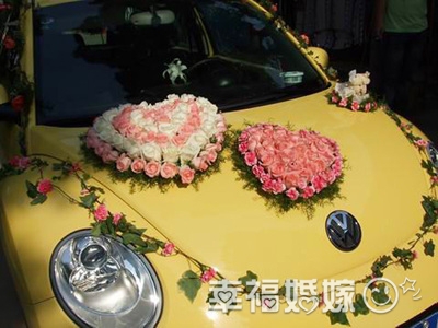 婚庆用车是现代时尚婚礼的重头戏。一般来说，结婚车队由8辆主车组成。接新娘的头车要上档次的好车，一般是加长的卡迪拉克、加长林肯、或者奔驰等。问题是，这些汽车都适合任何一对新人吗？
