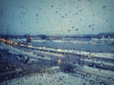 下雨天，说不出的安逸 。(ˇωˇ唯媛}