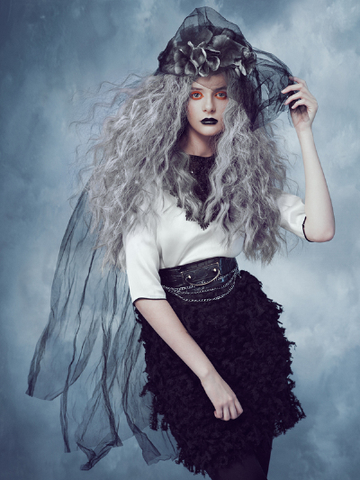 Joanna Kustra，波兰女摄影师，出生于1984年，官方网站：http://www.qstra.pl/，作品站点：http://www.behance.net/qstra。 这组作品名为《Brides & Widows》（新娘与寡妇），为《Factice》杂志所拍摄。