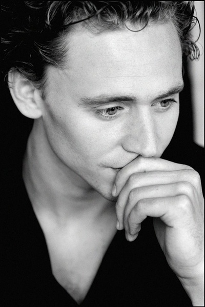汤姆·希德勒斯顿 Tom Hiddleston 水瓶座 出日 1981-02-09 出生地: 英国,伦敦,威斯敏斯特 Thomas William Hiddleston (本名) 抖森(昵称) / TH(昵称) / 湯·希丹士頓(港) 《雷神 Thor》《战马 War Horse》;《空王冠》（…