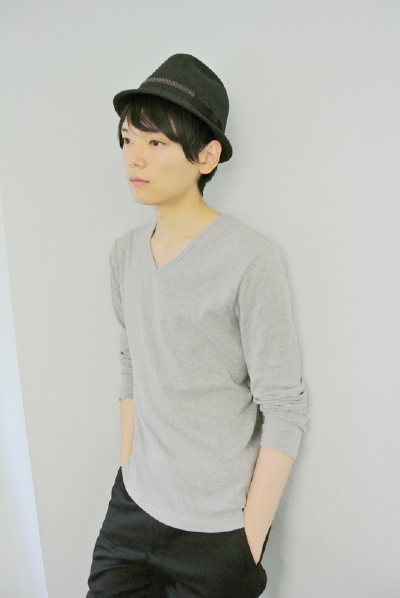 这衣服只有Yuki 能HOLD住~