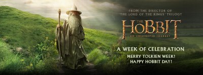 《霍比特人》官方海报——伊安·麦克莱恩：甘道夫（Gandalf the Grey），巫师，正是他招募Bilbo帮助他前去孤山寻找矮人失落的宝藏。伊安·麦克莱恩继续了他之前在《指环王》三部曲中扮演的角色。