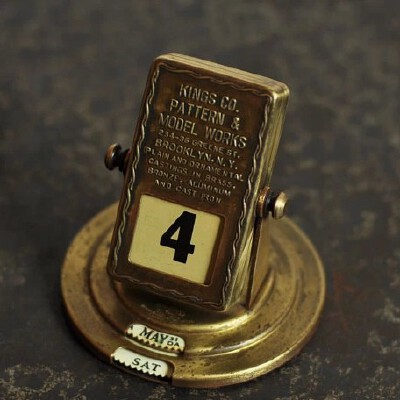 1890年美国布鲁克林制 全铜日历 http://item.taobao.com/item.htm?spm=a1z10.1.w4004-7044374051.4.opWEMb&amp;amp;id=38845520059