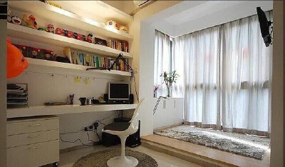 【装修设计---百变读书空间】 你们家还在用设计单一、中规中矩的书架吗？这样会使你的家居也变得沉闷无比。你知道吗？随着时代的进步，无论是装修设计还是家具设计都已经朝时代跨进了一大步。书架就是‘书房’的精髓…