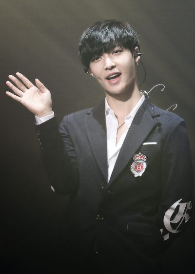 张艺兴 EXO