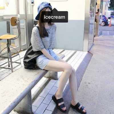 女头❤ 笑一笑.让在乎你的人放心一下. 别哭出声.很多人等着看你疼.❤