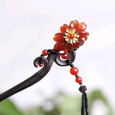 「 潇梦璃月 」.． ❀ 红梅 。