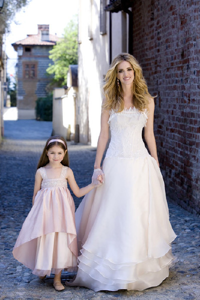 Nicole Sposa 2012 婚纱集 好有爱~