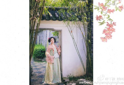 【谷雨】花褪残红青杏小，燕子飞时，绿水人家绕。出镜||@吃货娃娃 摄影||@一月是个拍照的 造型||@不堪其扰的三娘 今日谷雨，发组片子应个景儿~