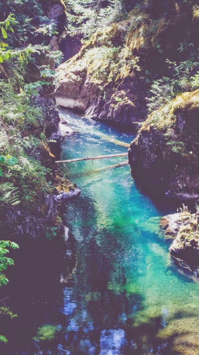 小溪流水