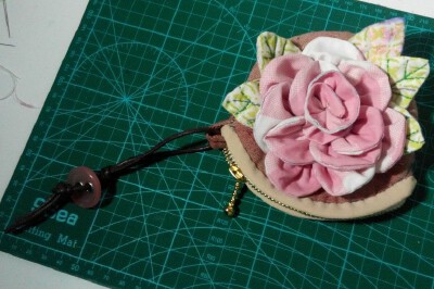 周末手作的小花零钱包