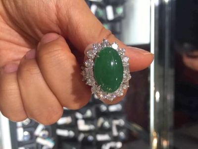 日本制高级珠宝 Pt900铂金翡翠钻石，新品，翡翠 10.62ct，钻石 2.90ct。