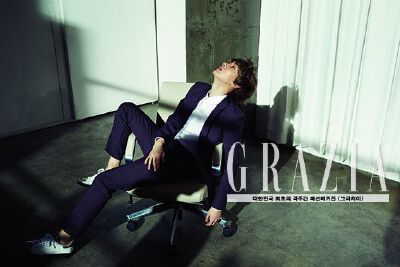 近日，Super Junior的小分队Super Junior D&amp;amp;E（由东海、银赫组成）为时尚杂志《GRAZIA》拍摄了一组写真，东海和银赫分别穿上灰色和深蓝色调的西服，十分有型。 采访中，银赫透露：「我希望Super Junior D&am…