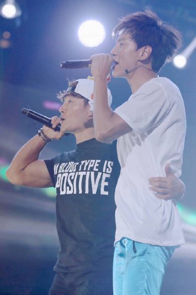 老虎AND长颈鹿
