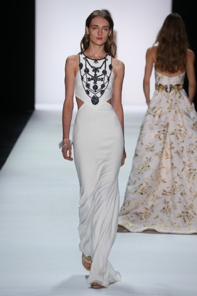 Badgley Mischka Spring 2016 RTW。巴吉利·米诗卡2016春夏纽约时装周高级成衣发布。从阳光肌到腮红色调，再到蝴蝶和植物，这些是布宜诺斯艾利斯的写照，如那些梦幻般的旅游手册一样。理想但从不媚俗，设计师们全情地…