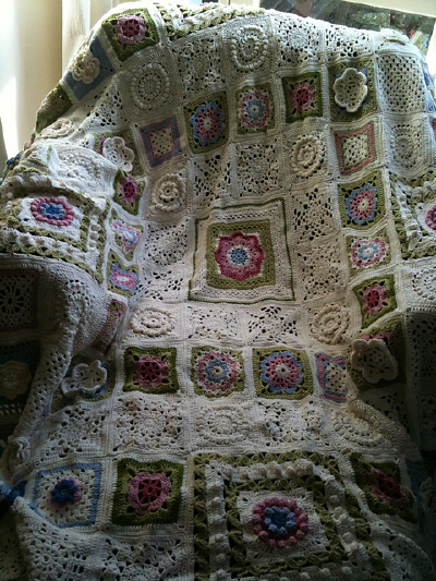 http://www.ravelry.com/projects/tattysquawk/200-crochet-blocks