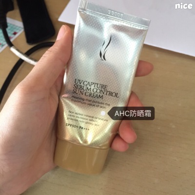 娘娘孙俪也说了 防晒是女人一年四季都要做的工作 因为一晒各种皮肤问题就来了 所以呀每天出门必须擦 AHC防晒霜，自用款 不防晒真心不行，这个防晒霜是带隔离效果的哦 润色功效也是棒棒哒，而且很耐用，里面还有矿物…