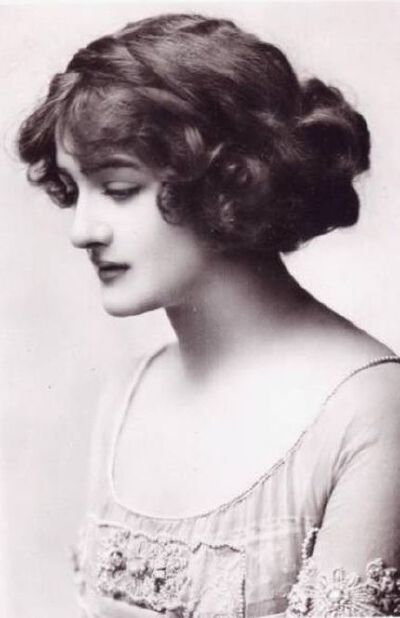 1910s hairstyle