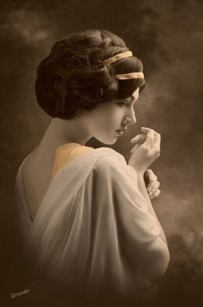 1910s hairstyle