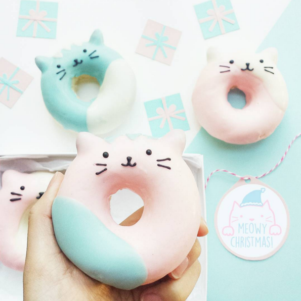 嗷~猫咪甜甜圈，你怎么能这么萌~~~~