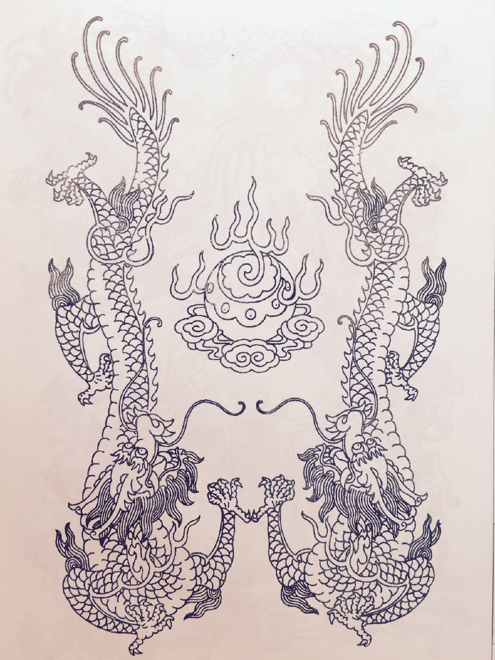 龙纹。双龙