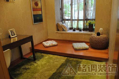 【清新阳台布置篇】带书桌与小木板床的房间，既是作书房也是作休憩的好地方。 其次说下，小编教你5个布置阳台的方案： 1、给阳台量身打造一个放置洗衣机的空间，能释放出不少的室内空间，省下不少事。上方的…