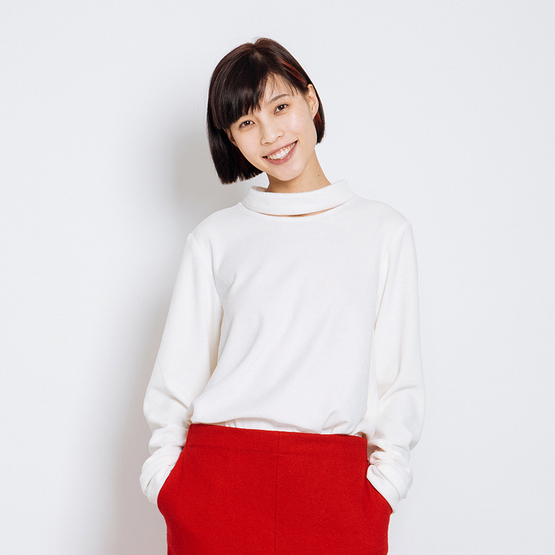 素白已然冬季针织打底衫女文艺范原创长袖套头天鹅绒白针织衫