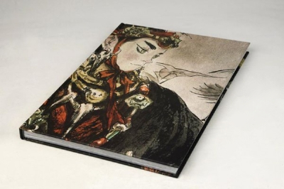「松风」是早稻闭关两年所作的第一本画集。 但“画集”一词或许不够准确。因其内容并不是简单的作品堆砌，而是有一个完整的故事。
早稻以她自成一派的水墨手法，用令人难以置信的高水准画作，优雅地讲述了一个来自深…