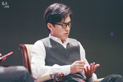 靳东