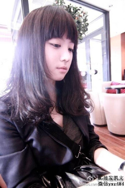 待我长发及腰 女神发型 背影杀手 挑染 渐变色 接发 水波纹发型 长发 卷发 美发 发型 美图长发及腰发型 原创
