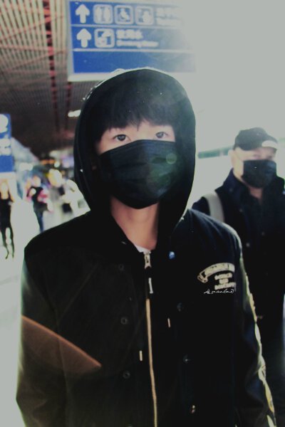 TFBOYS王源 160208 北京返重庆 cr：源哥曼曼来