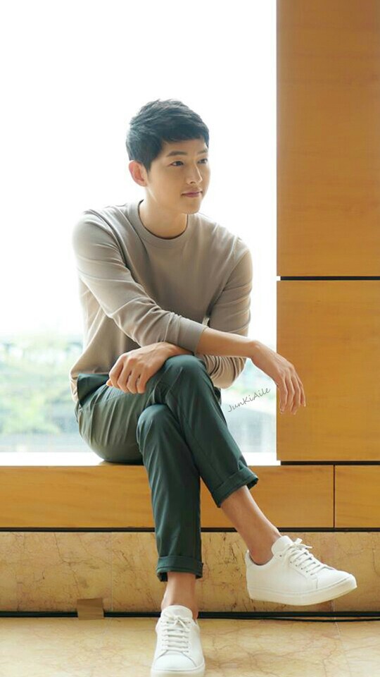 宋仲基 太阳的后裔 高清壁纸 cr：见logo