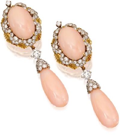 珊瑚和钻石pendant-earclips吊坠镶嵌珊瑚滴测量约28 12.5 10.4毫米，顶部镶嵌椭圆形珊瑚尺寸测量约21 14 7.5毫米，设置整个重约8克拉的圆形钻石，镶嵌在白金、